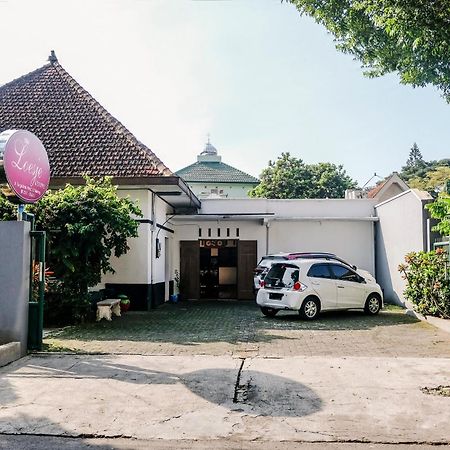 Super Oyo 353 Loesje Guest House Syariah Μαλάνγκ Εξωτερικό φωτογραφία