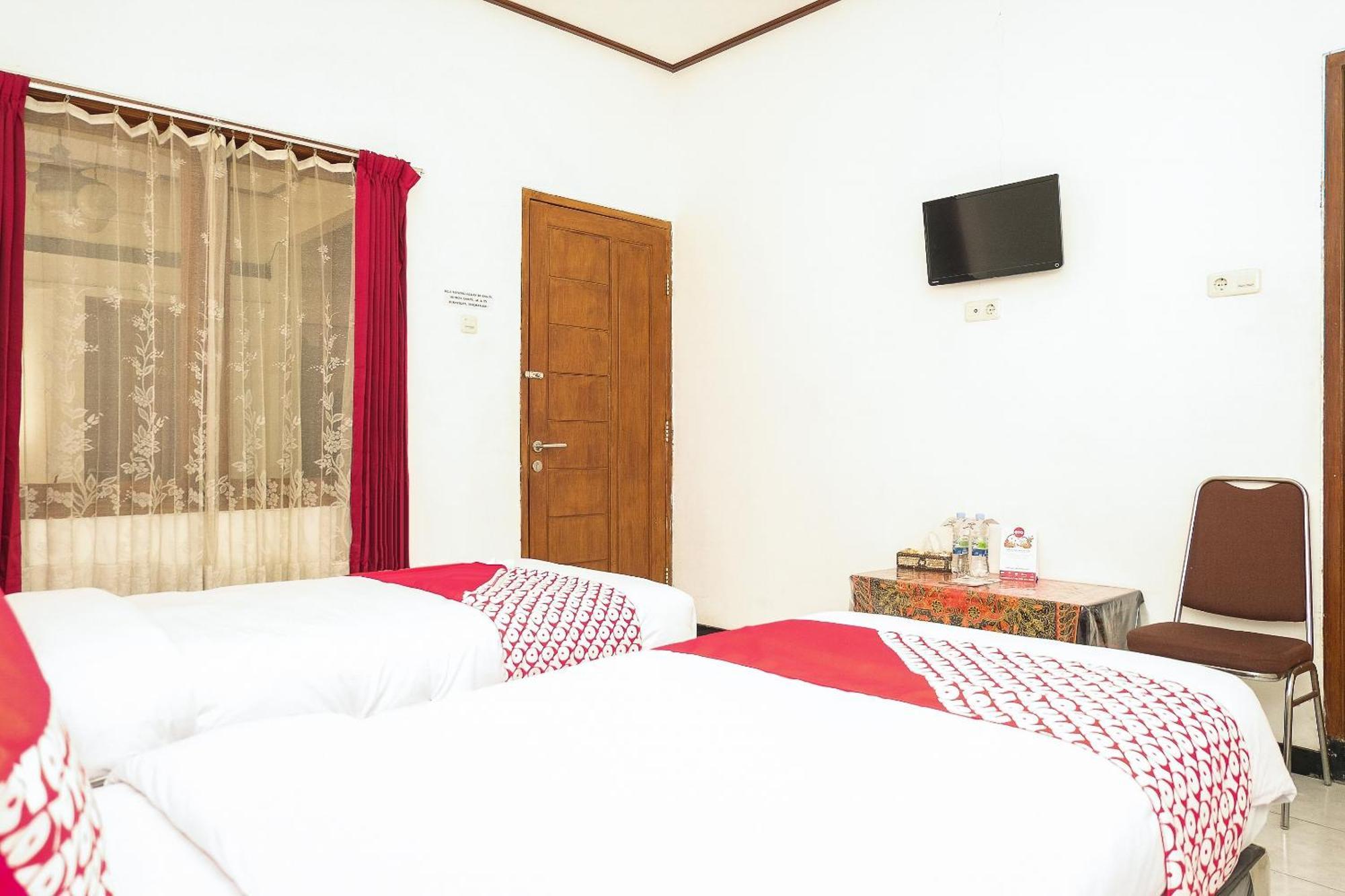 Super Oyo 353 Loesje Guest House Syariah Μαλάνγκ Εξωτερικό φωτογραφία
