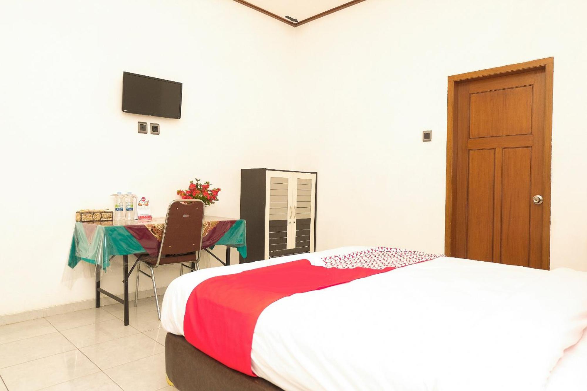 Super Oyo 353 Loesje Guest House Syariah Μαλάνγκ Εξωτερικό φωτογραφία