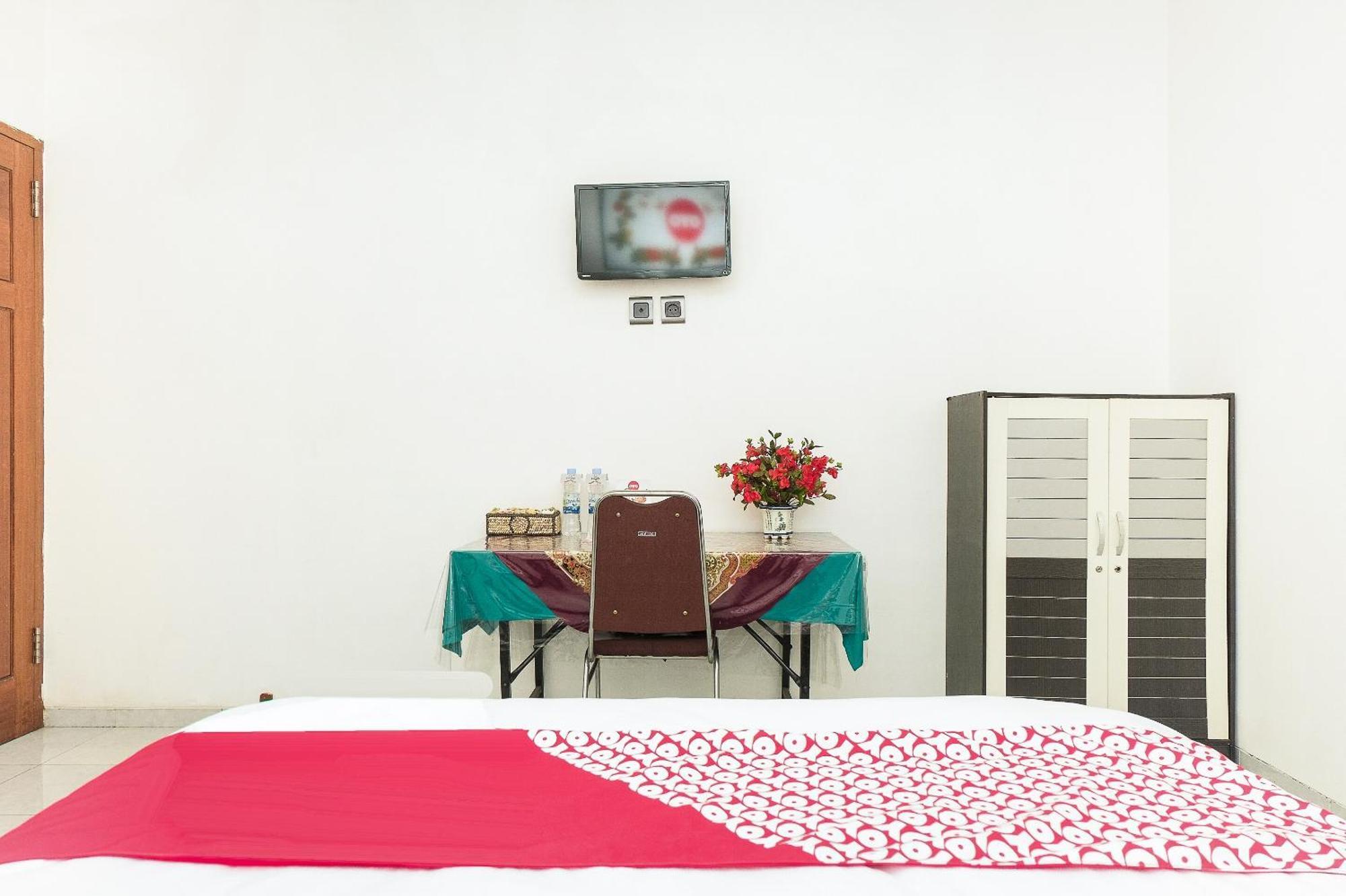 Super Oyo 353 Loesje Guest House Syariah Μαλάνγκ Εξωτερικό φωτογραφία