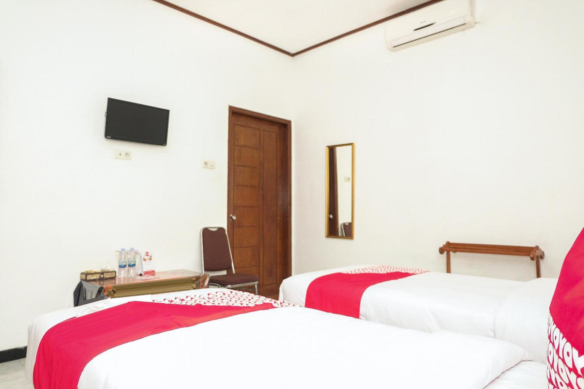 Super Oyo 353 Loesje Guest House Syariah Μαλάνγκ Εξωτερικό φωτογραφία