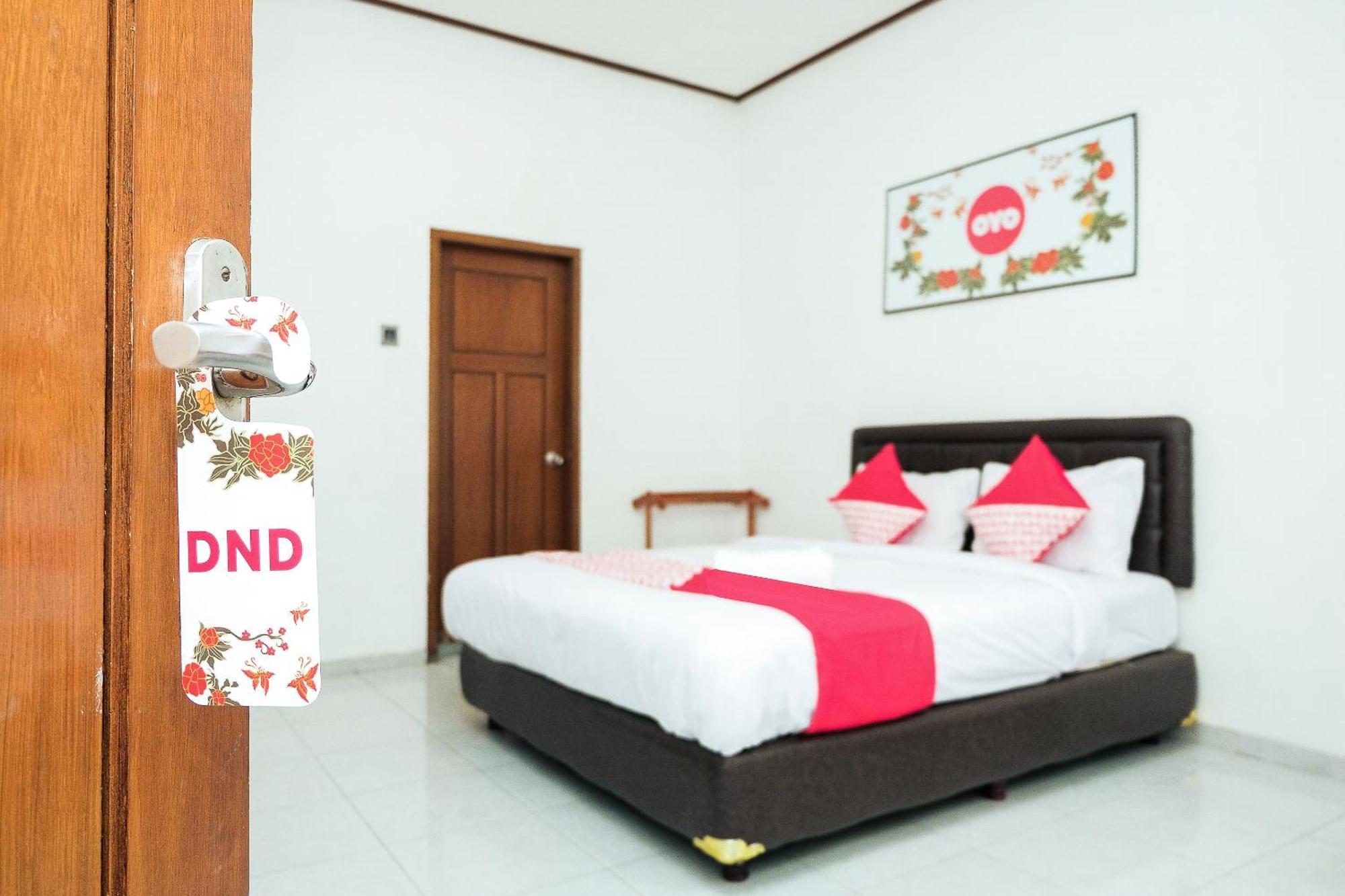 Super Oyo 353 Loesje Guest House Syariah Μαλάνγκ Εξωτερικό φωτογραφία