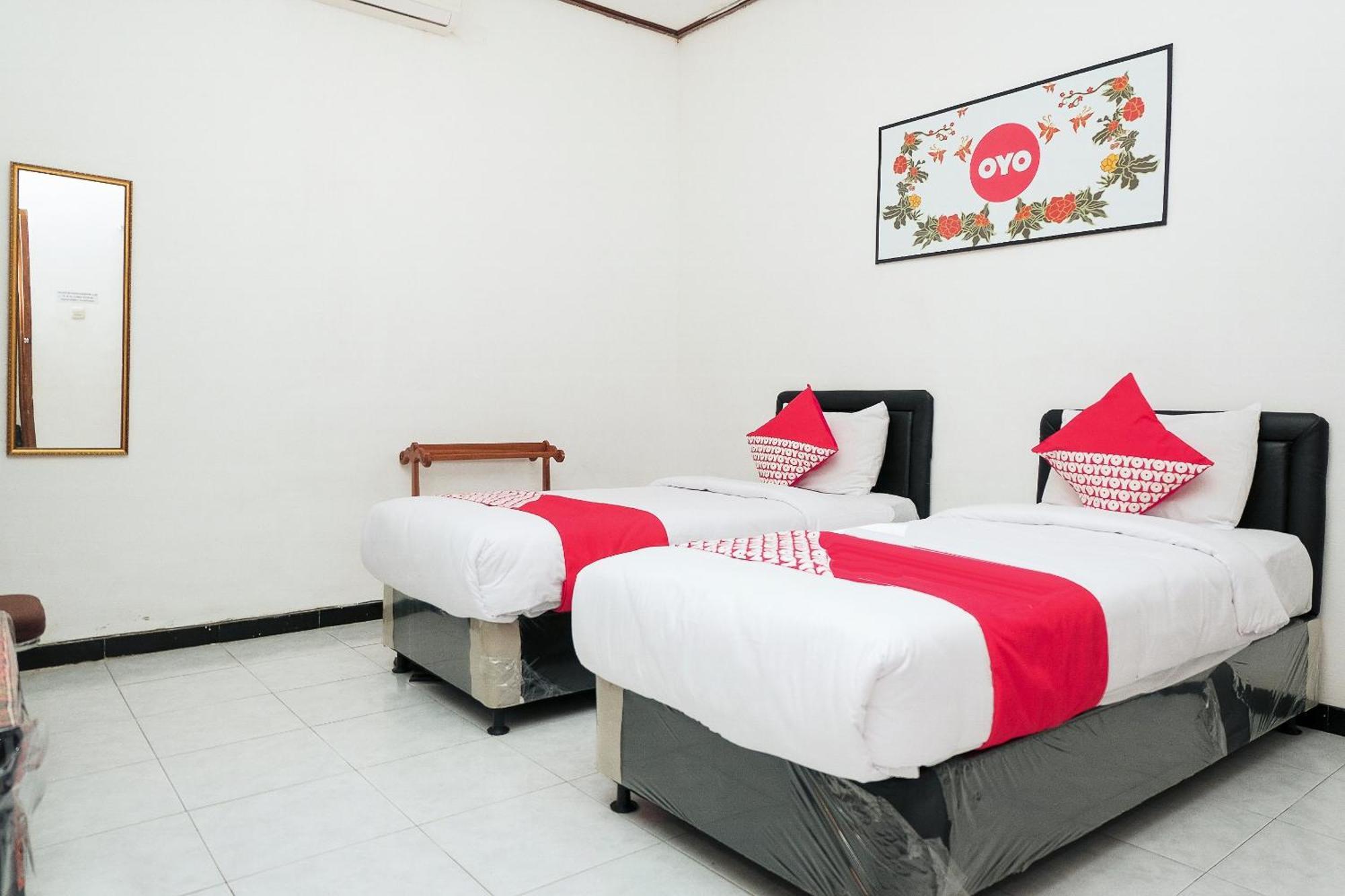 Super Oyo 353 Loesje Guest House Syariah Μαλάνγκ Εξωτερικό φωτογραφία