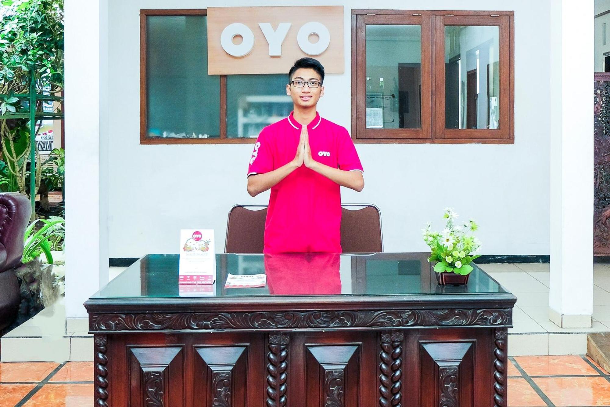 Super Oyo 353 Loesje Guest House Syariah Μαλάνγκ Εξωτερικό φωτογραφία