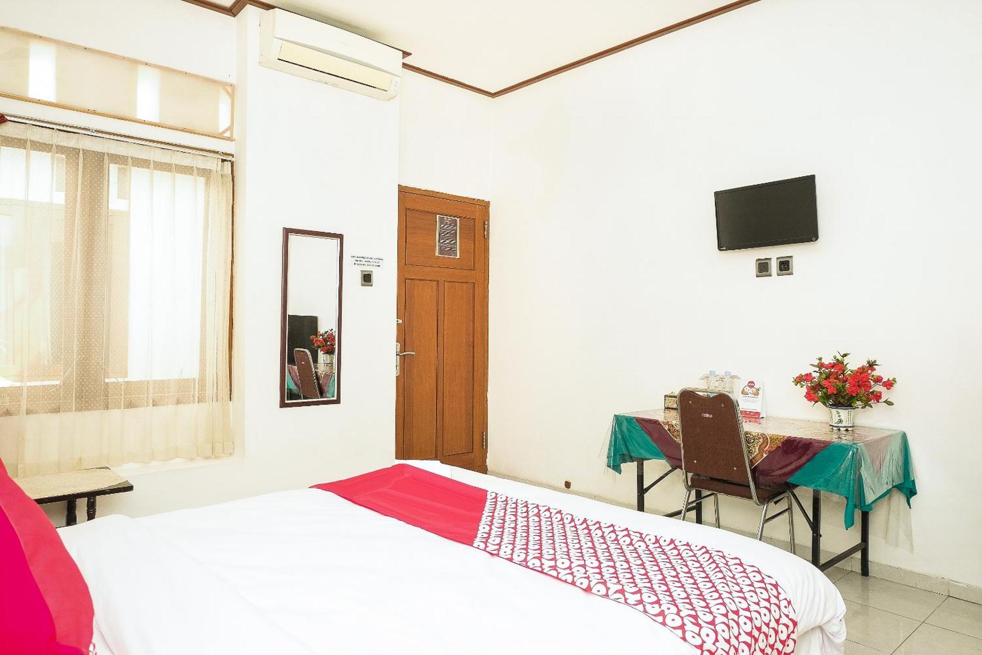 Super Oyo 353 Loesje Guest House Syariah Μαλάνγκ Εξωτερικό φωτογραφία