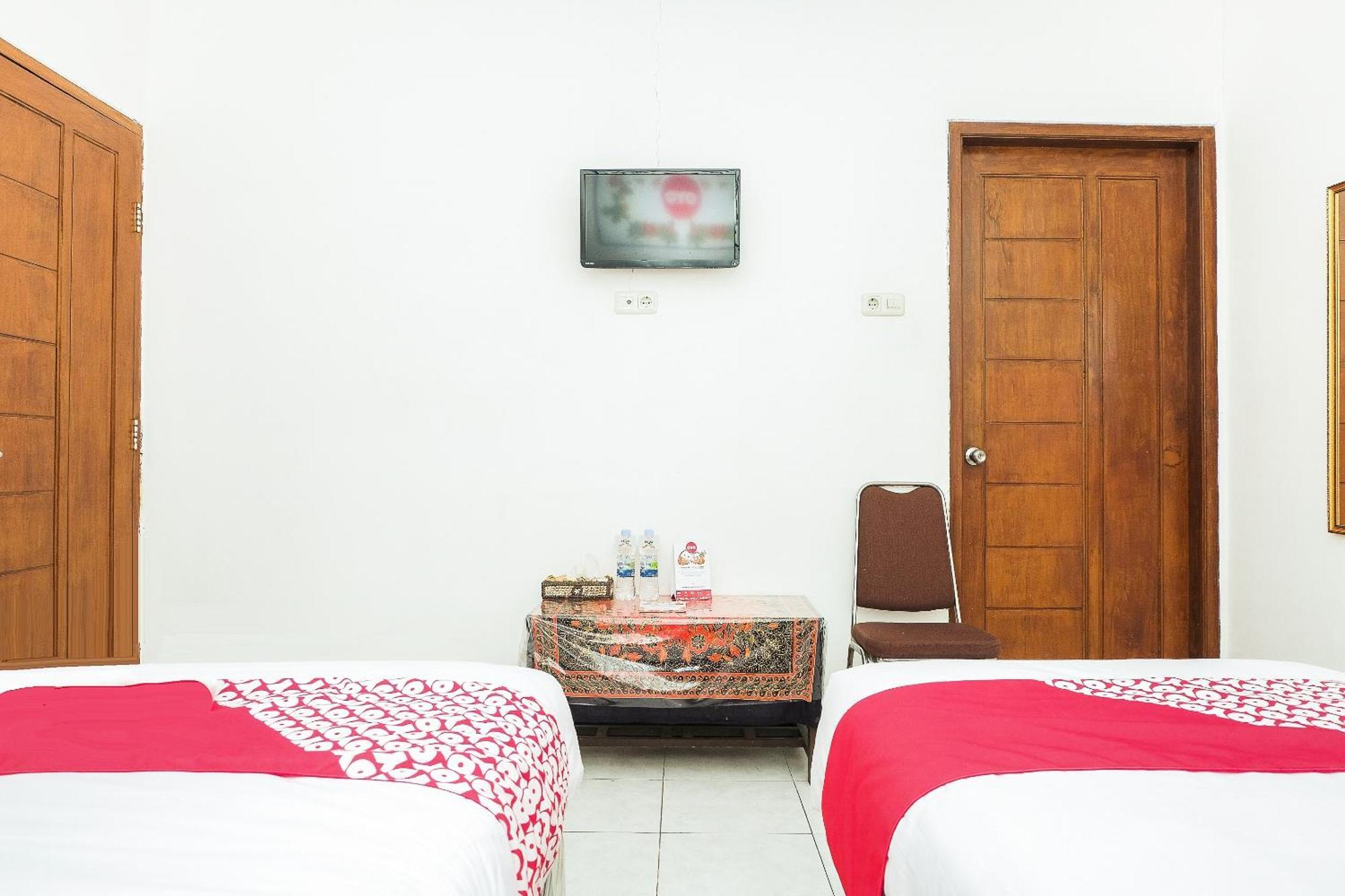 Super Oyo 353 Loesje Guest House Syariah Μαλάνγκ Εξωτερικό φωτογραφία